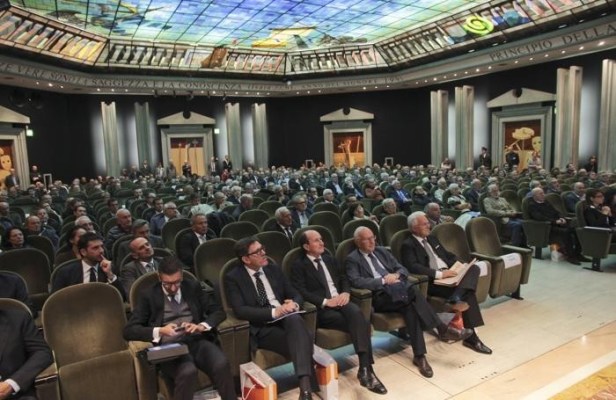 ubi-banca-si-trasforma-in-spaun-plebiscito-allassemblea-di-brescia_ce0cb4ee-6f35-11e5-8081-3556f077455f_700_455_big_story_linked_ima