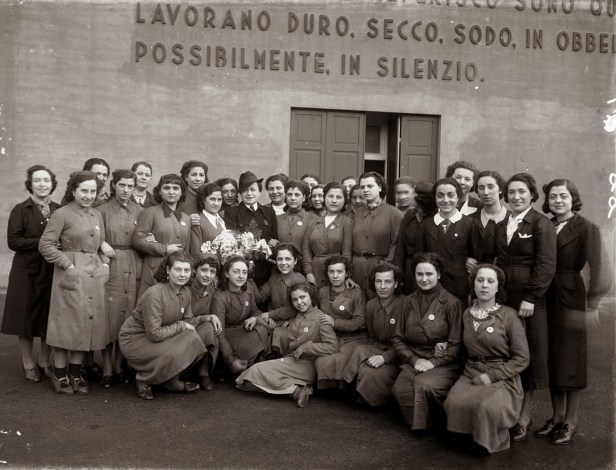 Lavoratrici-nello-Stabilimento-Metallurgico-Delta-di-Genova-Cornigliano---1937---nn.jpg